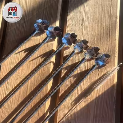 قاشق نی دار مارپیچ طرح گل نقره ای