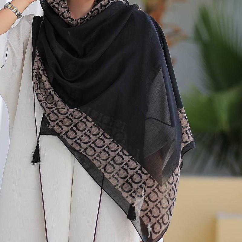 شال حاشیه دار