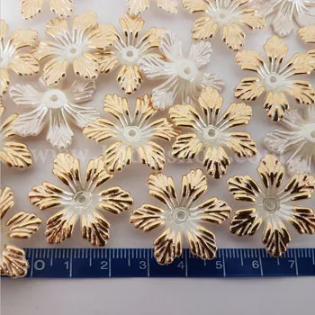 گل کریستال کرم لبه طلایی بسته ای