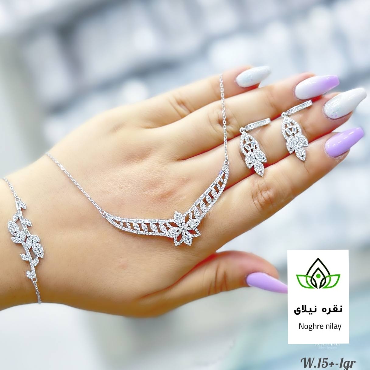 سرویس جواهری نقره  .آبکاری رادیوم
کاملا مشابه طلا و دارای رنگ ثابت تضمینی  و ارسال رایگان  و دارای فاکتور معتبر 