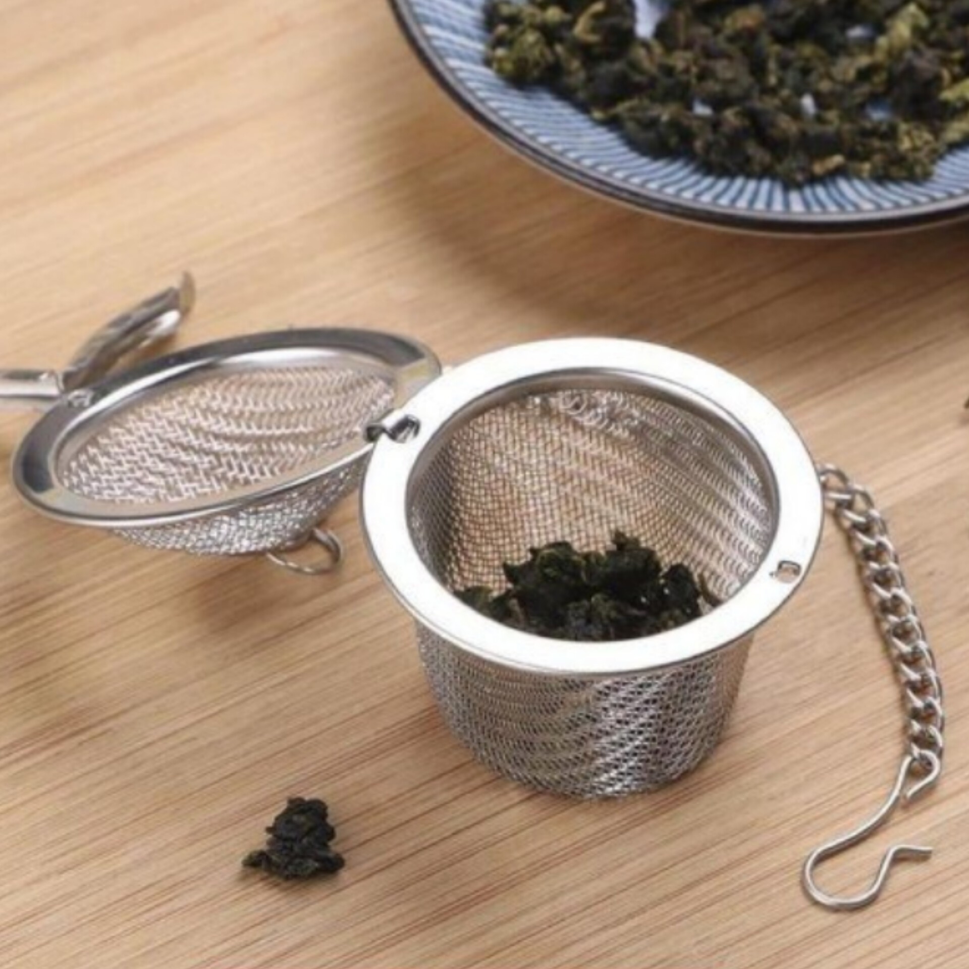 صافی چای و دمنوش زنجیردار استیل(سایز متوسط)صافی سطلی استوانه با درب قفلشو easy filter