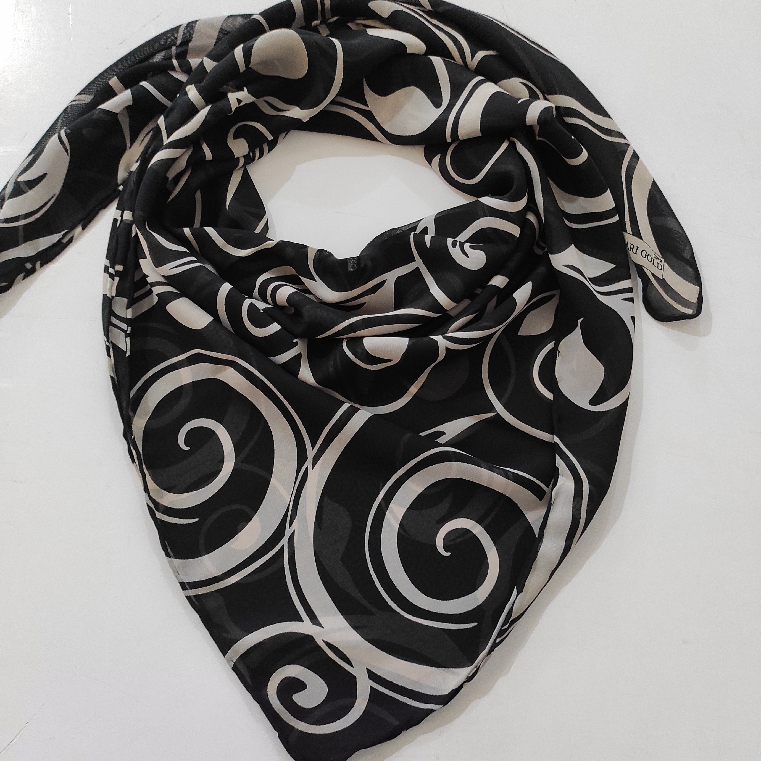 روسری کرپ طرح دار