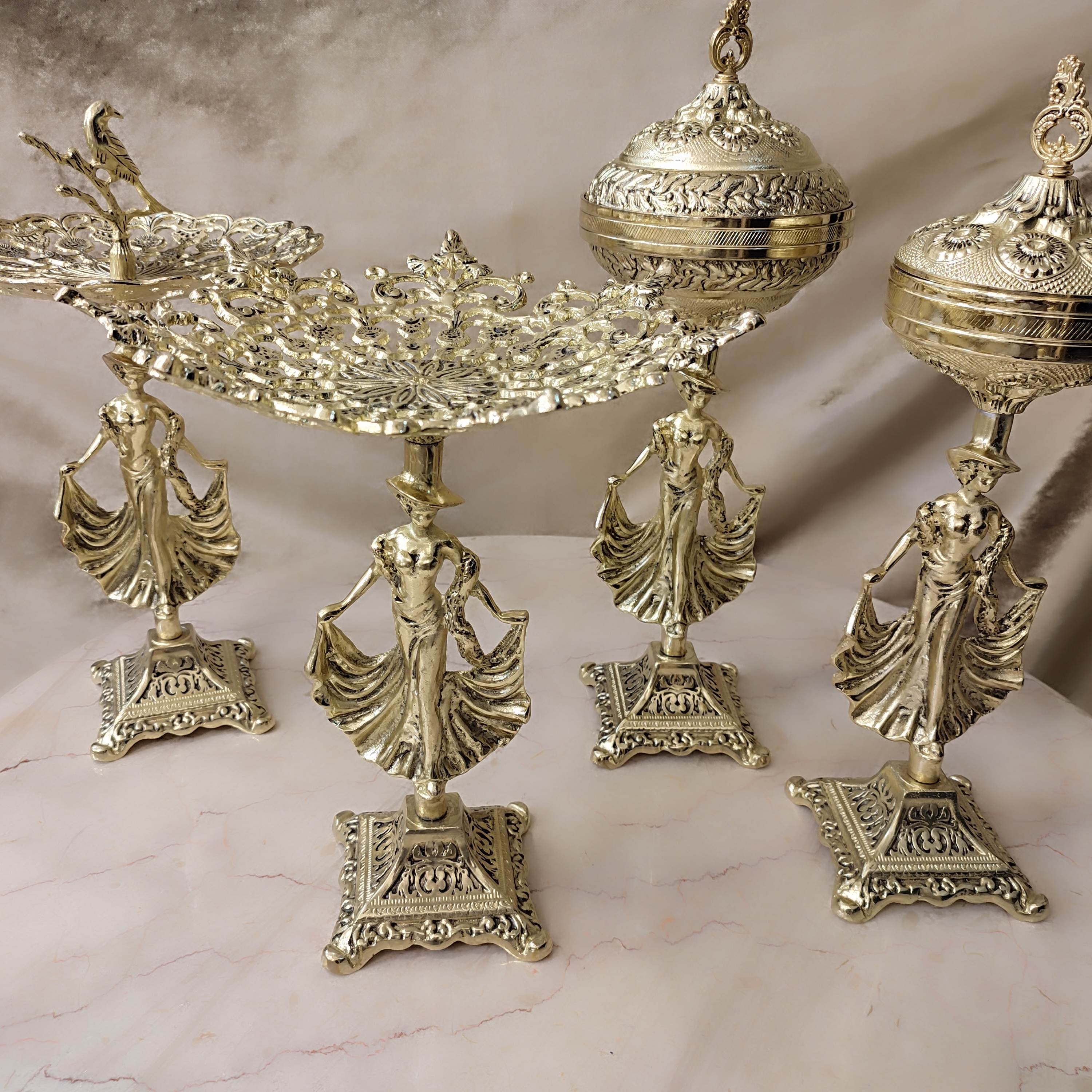 ظروف پذیرایی برنزی