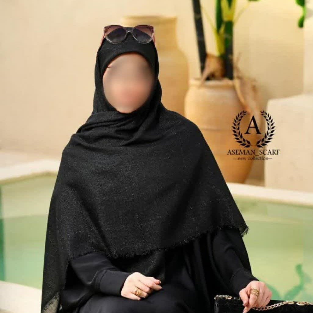 روسری مشکی
جنس نخی تمام لمه چهارخونه
ابعاد 140 در 140