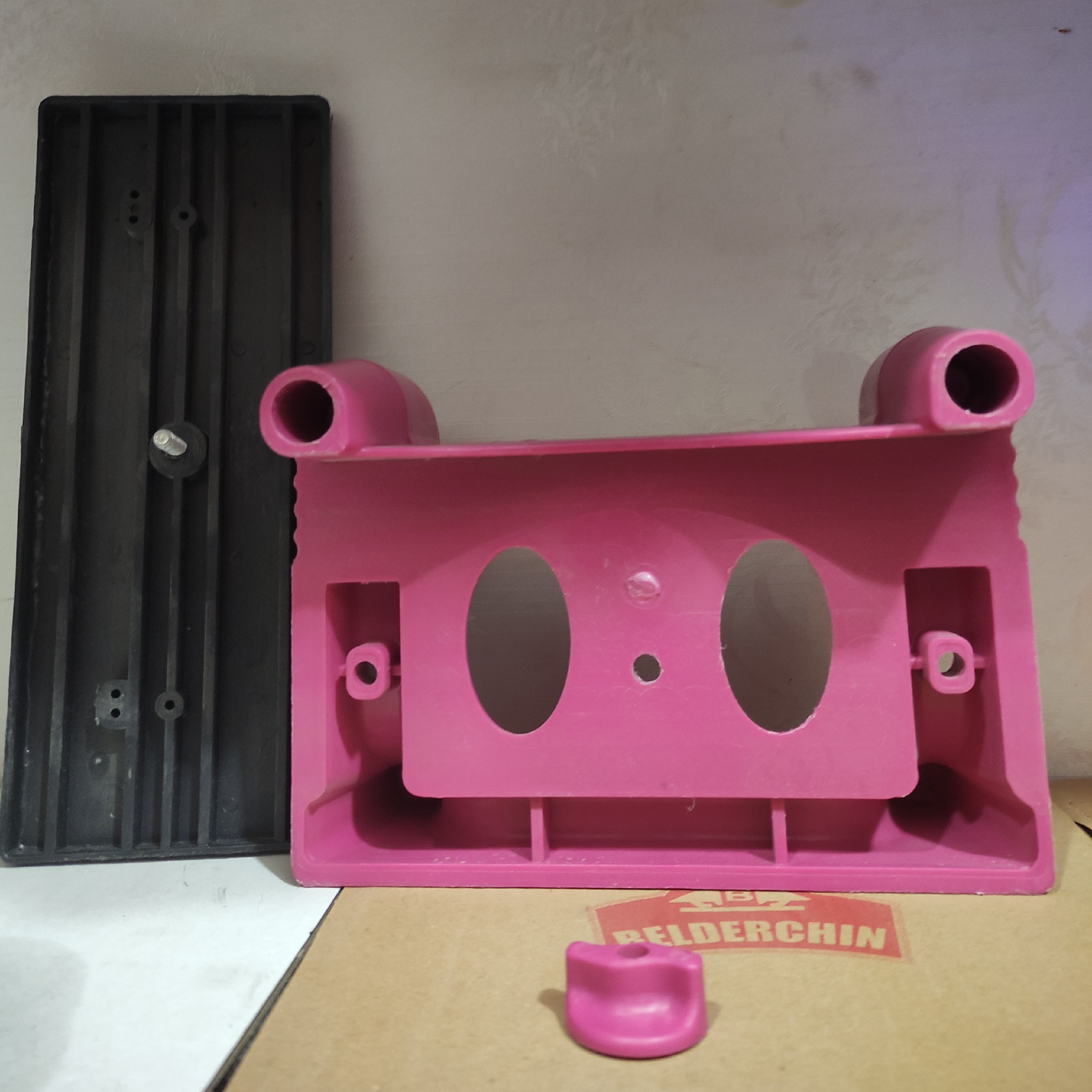 چرخ و دسته کیف مدرسه