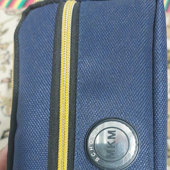 جامدادی برزنتی اسپرتِ دارای چهار زیپ و با جنس مقاوم