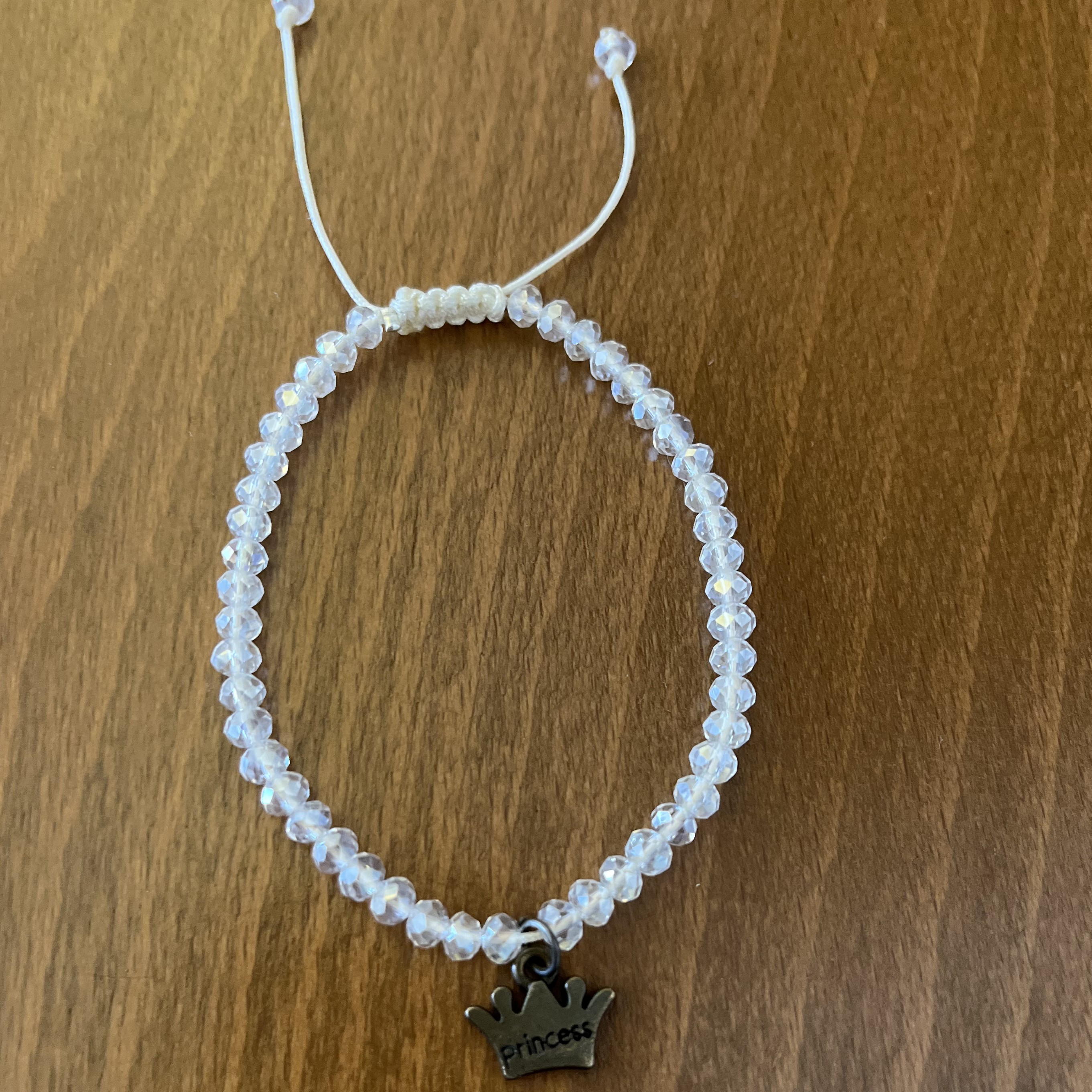 دستبند کریستال شیشه ای با آویز طرح پرنسس
