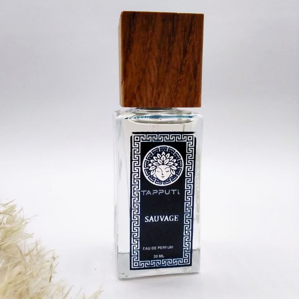 ادکلن ساواج تاپوتی حجم30میل-طبع ملایم و تلخ-عطری مردانه وسلطنتی