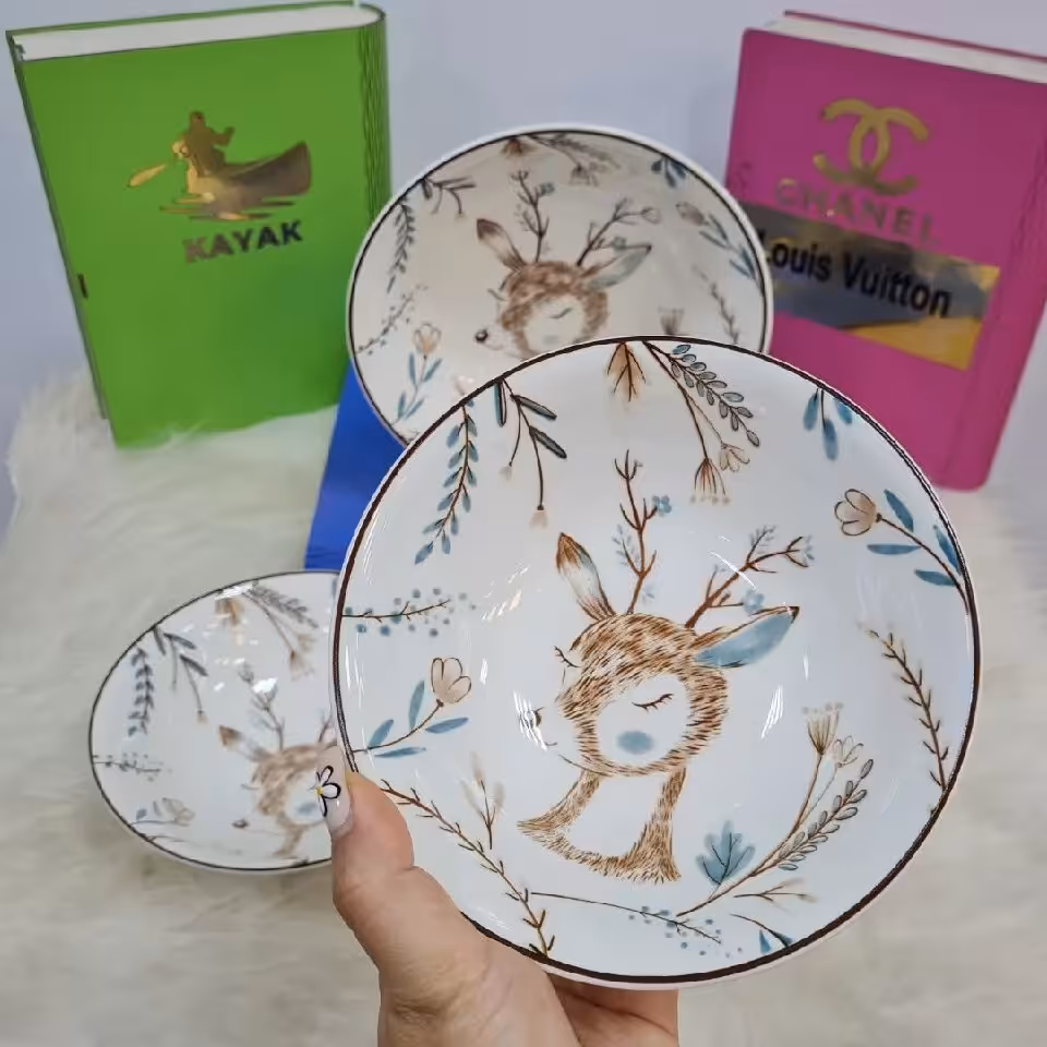 کاسه گرد طرحدار  متوسط گوزنی لطفا قبل از سفارش موجودی بگیرید از این مدل سه سایز موجوده در پست های دیگر مشاهده کنید 