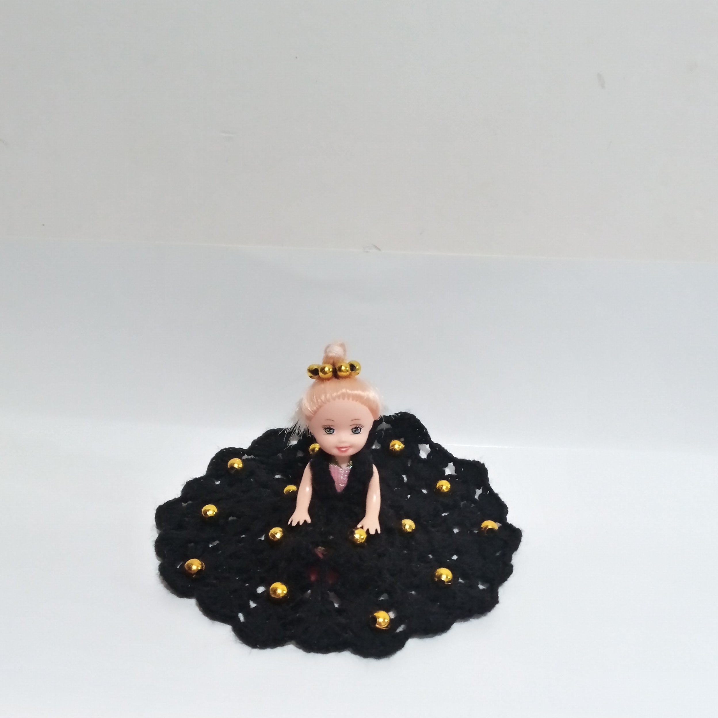 عروسک لباس دار تک رنگ