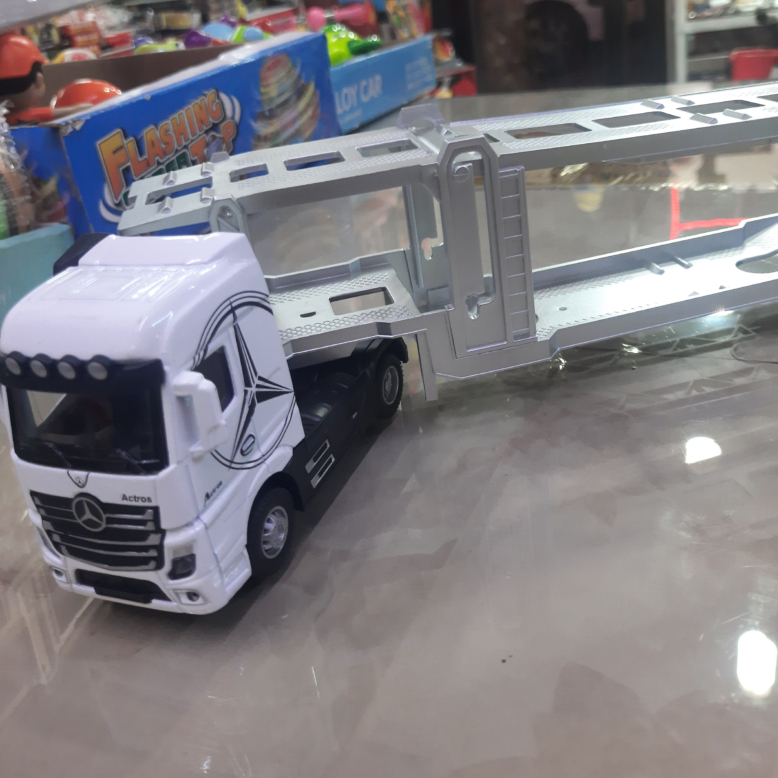 ماکت فلزی  تریلی حمل خودرو بنز اکستروس  موزیکال ،چراغدار 