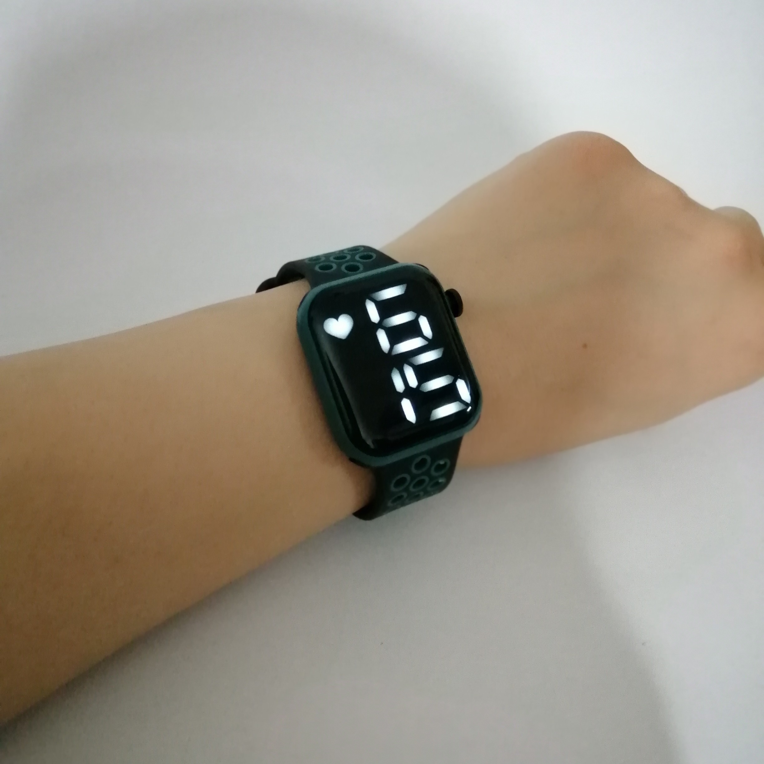 ساعت ال ای دی طرح اپل واچ مشکی وسبز آبی