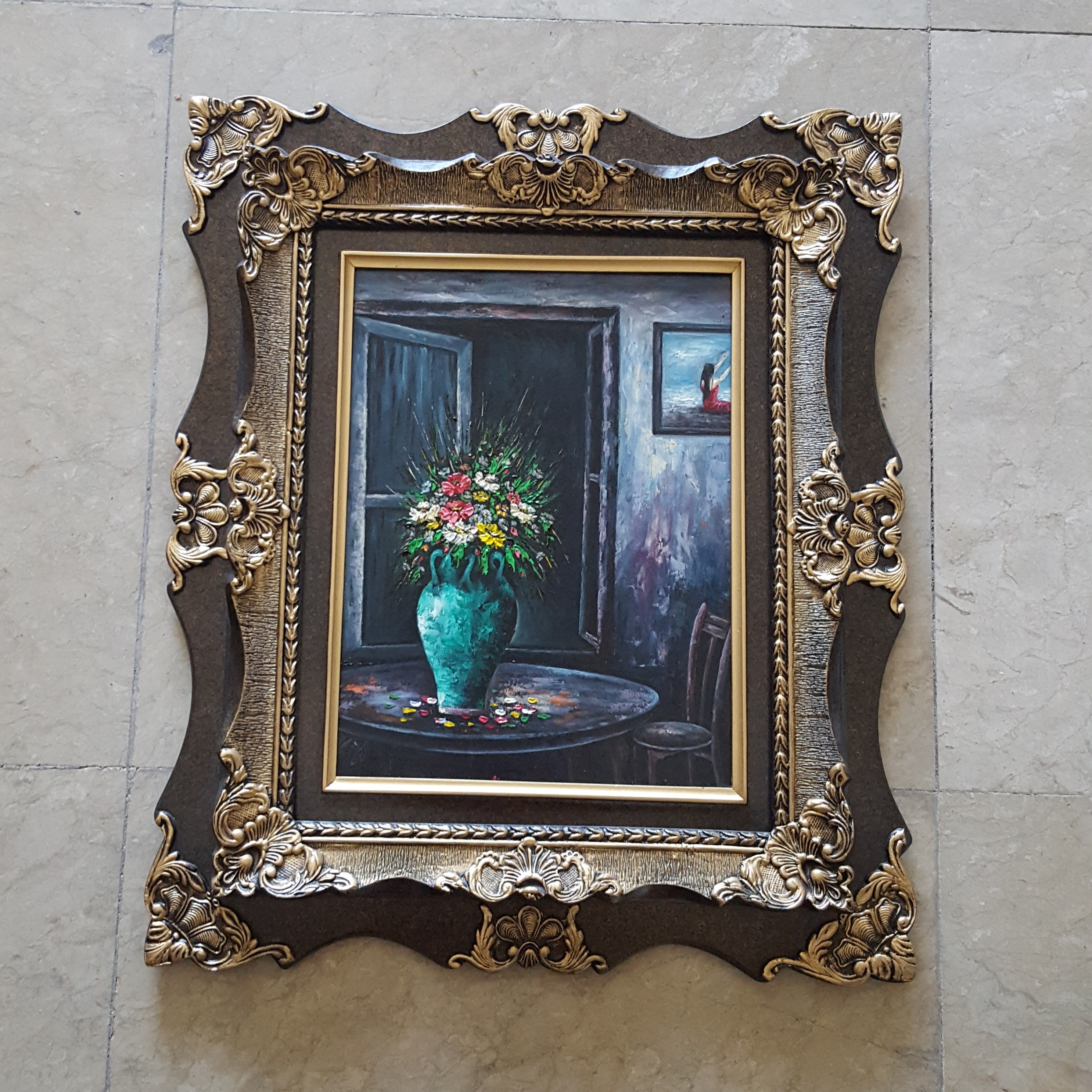 نقاشی رنگ روغن گلدان روی میز داخل خانه قاب چوبی اندازه 40در 30