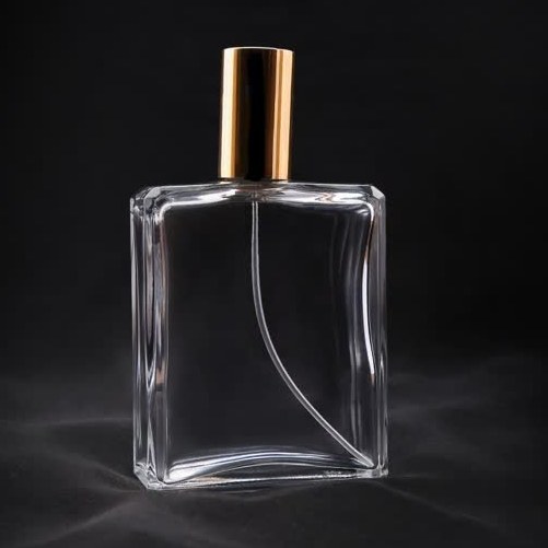 ادکلن دست ساز 212 VIP مردانه 100ml ( حاوی 70درصد عطر و 30 درصد الکل)