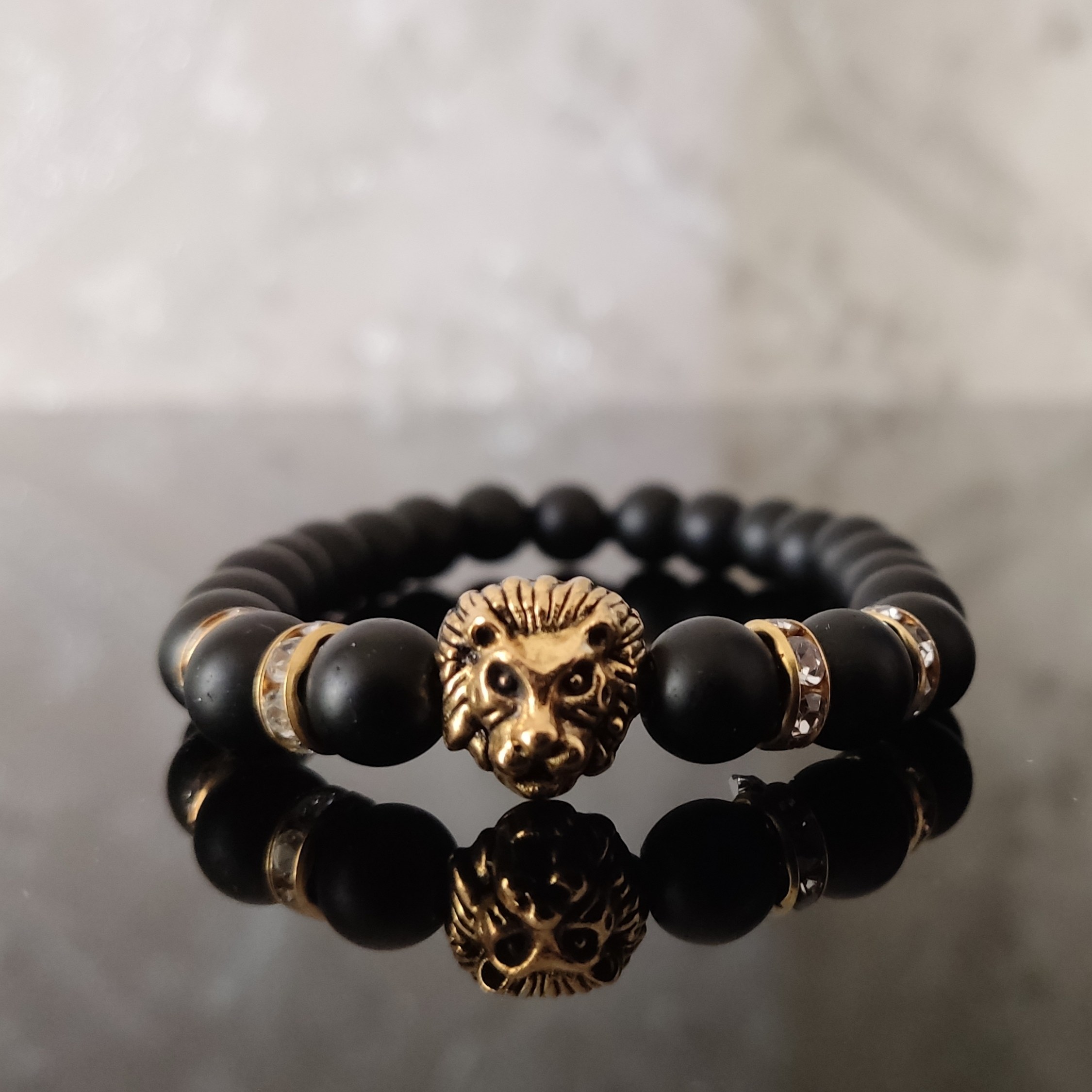 دستبند سنگ اونیکس مشکی مات طرح شیر مردانه و زنانه 