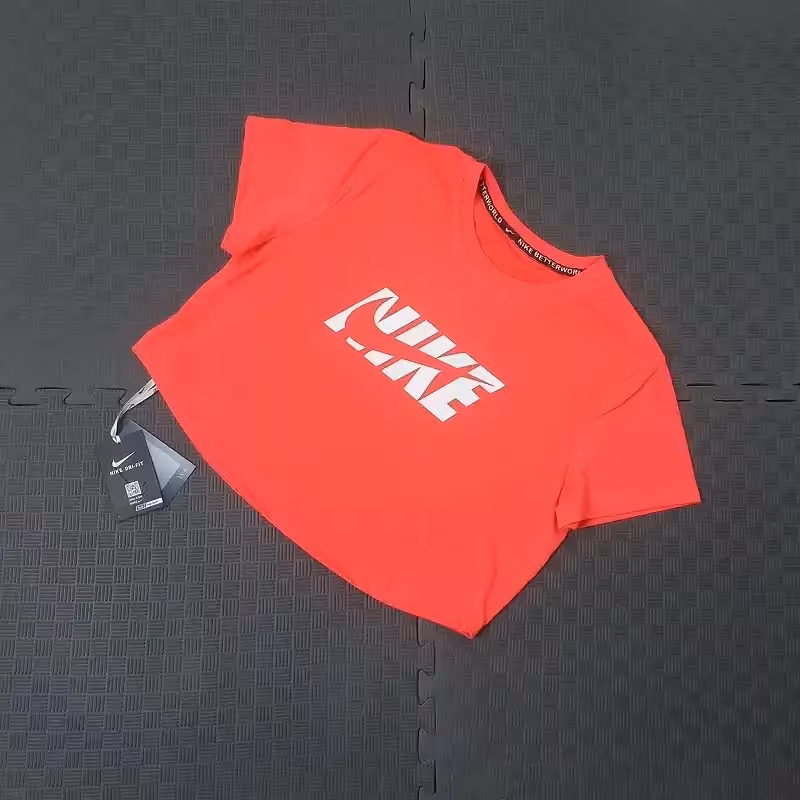 کراپ ورزشی زنانه نایک فلامنت لاکرادار