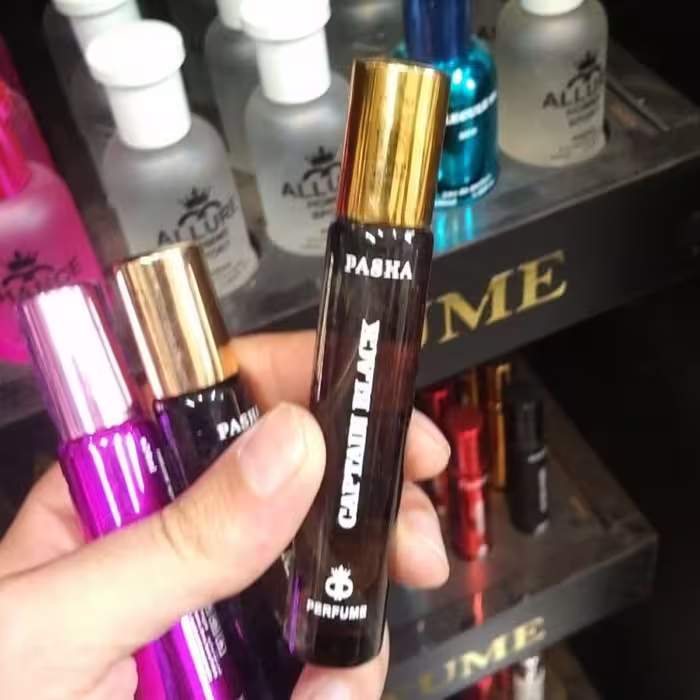 عطر جیبی مردانه پاشا رایحه کاپیتان بلک حجم 22 میل (دارای رایحه تند و گرم)