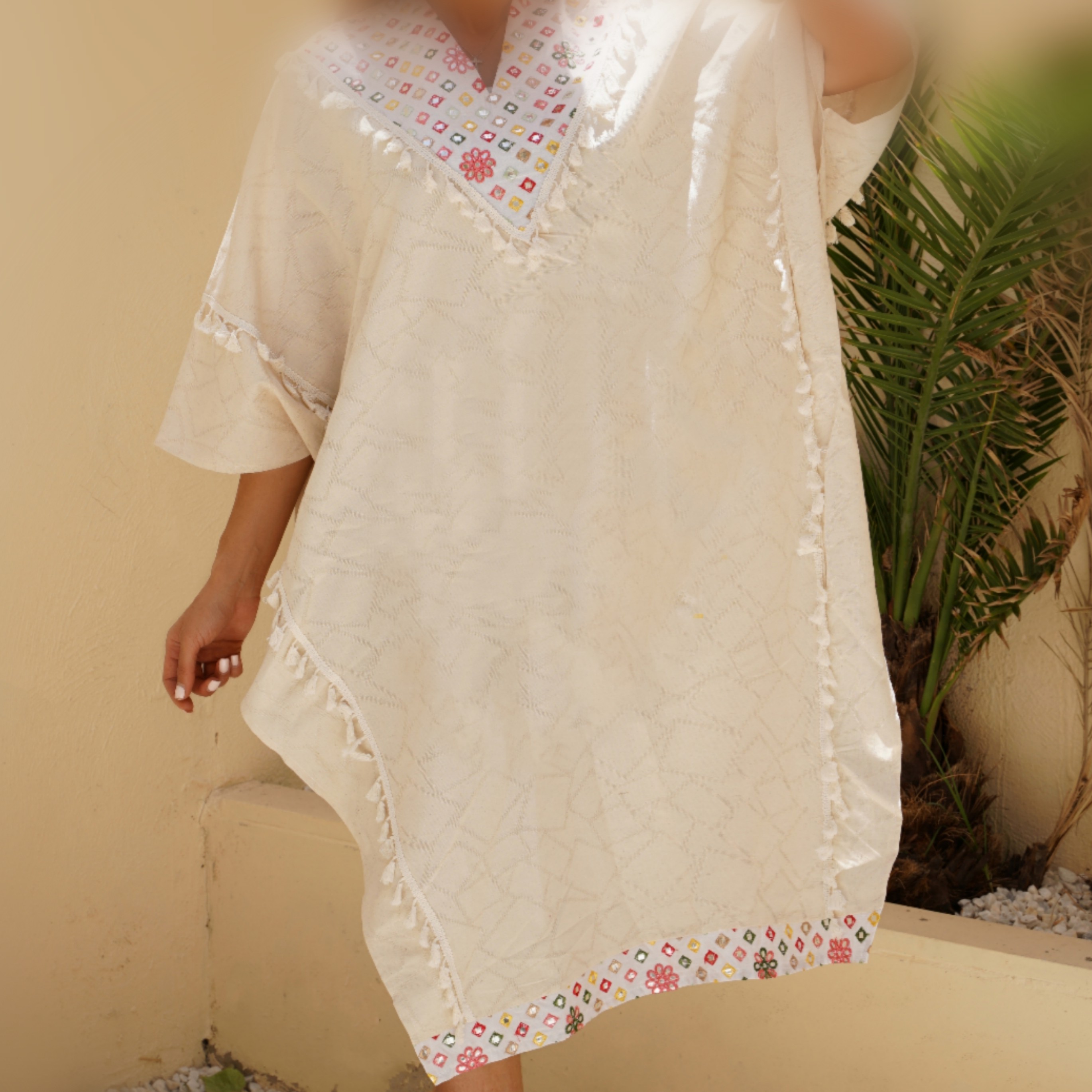 مانتو عبایی هندی جنس لینن رنگ بندی فقط کرم سایز بندی فری سایز مدل جلو باز و جلو بسته در طرح ها و مدل های مختلف...