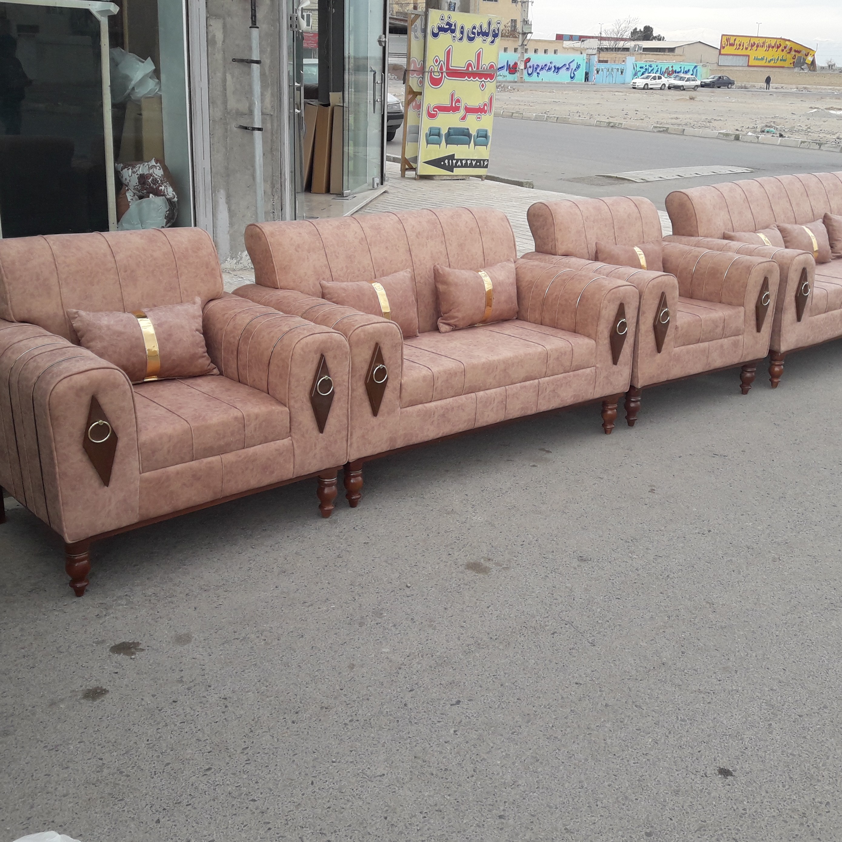 مبل اسکارلت در رنگ بندی هزینه ارسال ب عهده مشتری میباشد