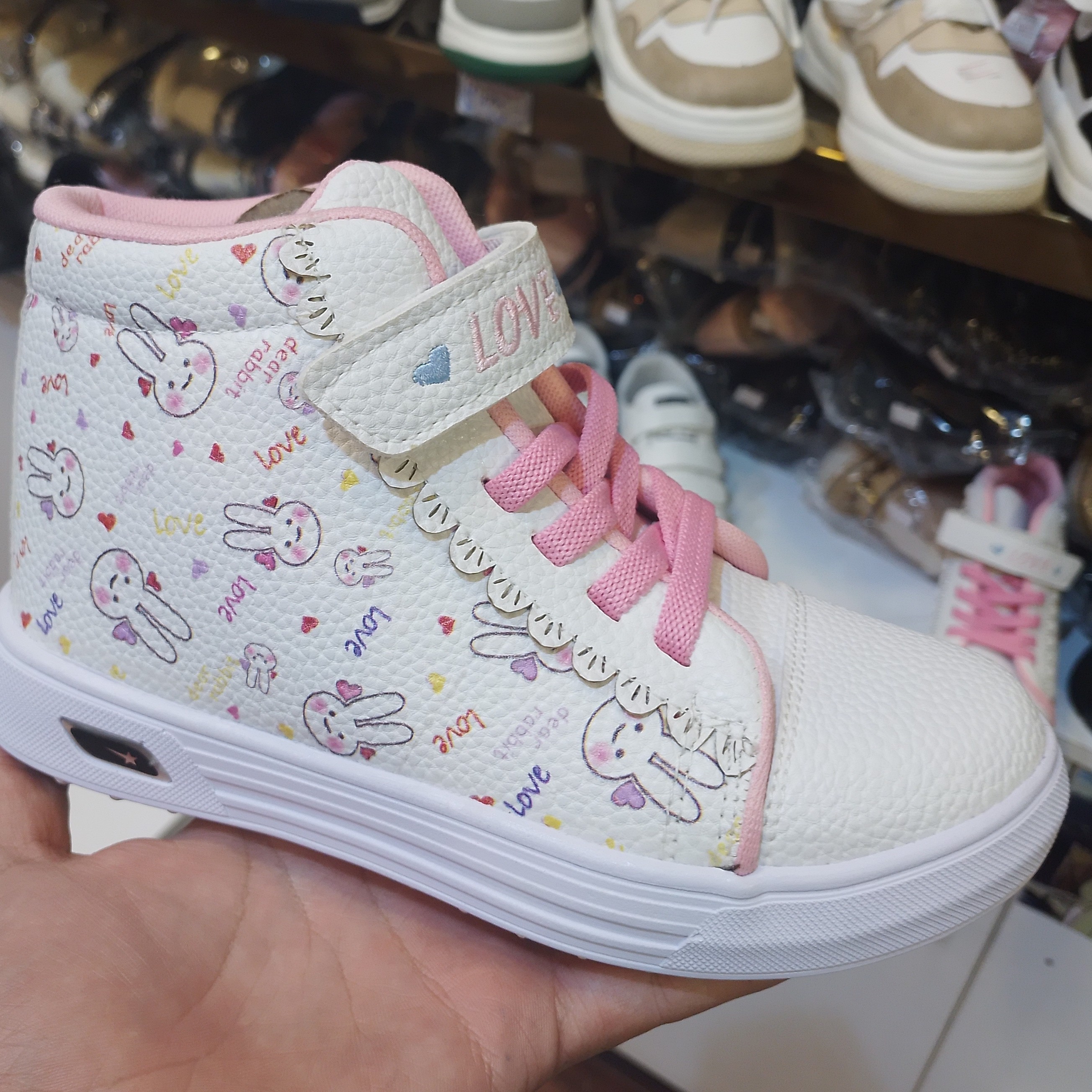 کفش بچگانه ساق دار..love... از سایز 31...35..(تعویض سایز رایگان) برای دختر  برای مهمانی و مدرسه