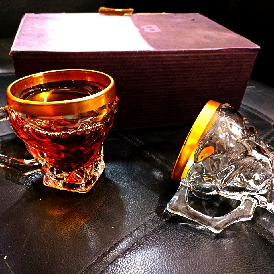 فنجان لبه طلایی