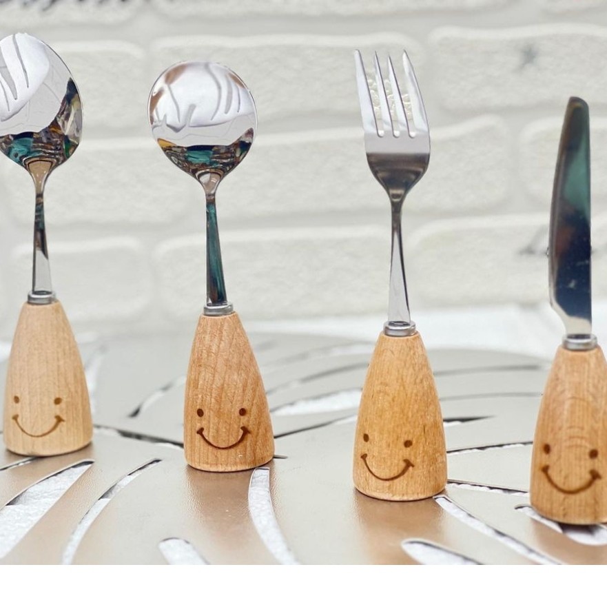 ست 4 تیکه قاشق و چنگال و کارد دسته بامبو خندان