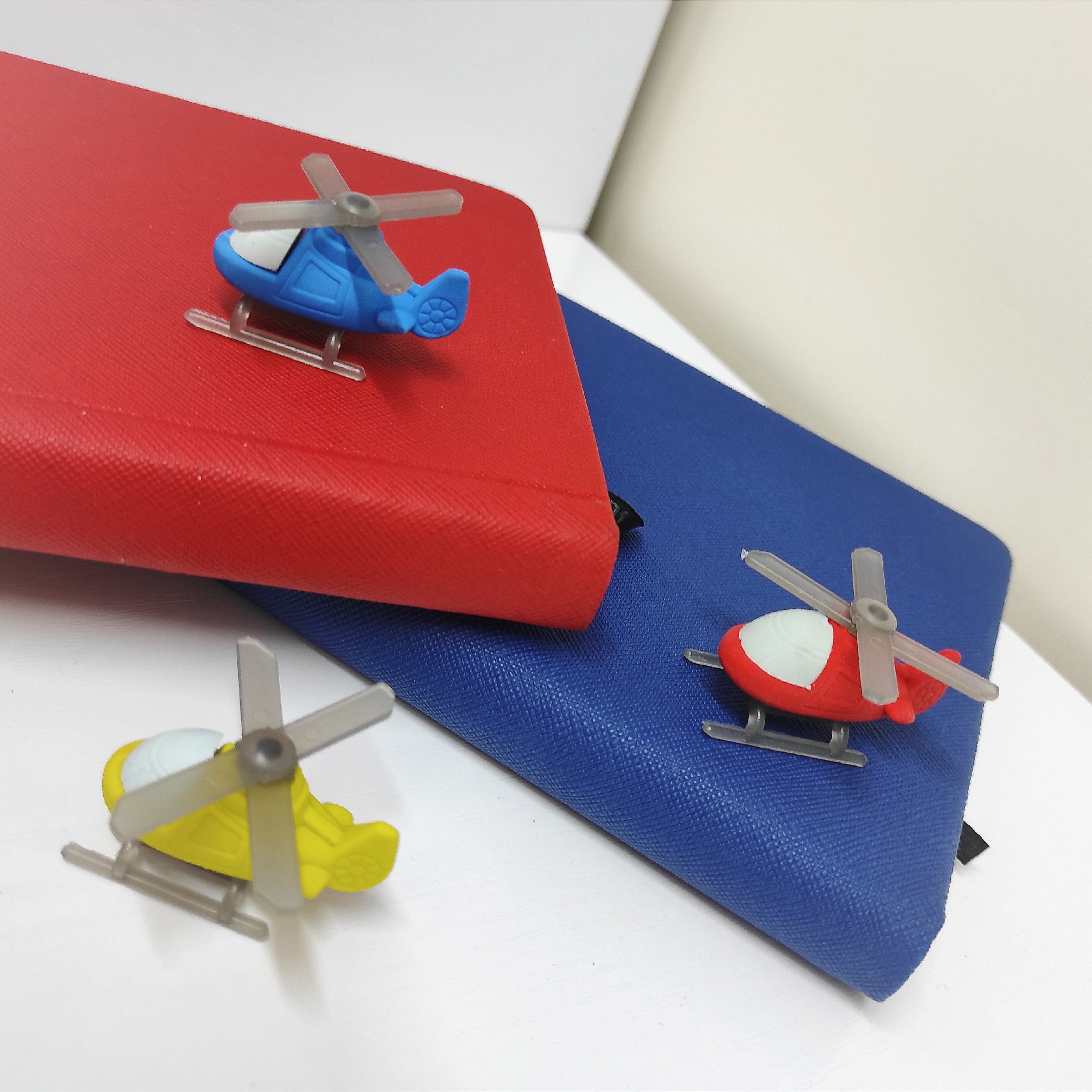 پاک کن فانتزی هلی کوپتر
بسیار خوشرنگ و با کیفیت
موجود در 3 رنگ آبی قرمز زرد