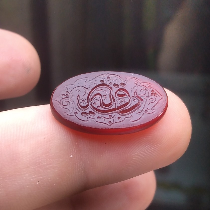 نگین حکاکی شده هنر دست خط تایپو گرافی