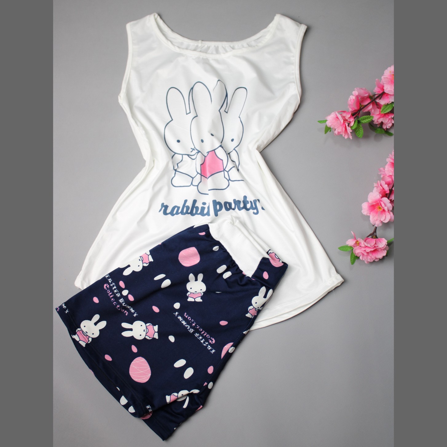 تاپ و شورتک طرح خرگوشی زنانه