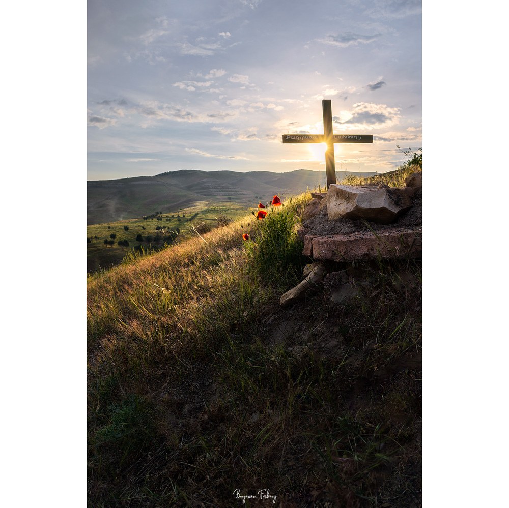 تابلو شاسی کد benpics-0157 (ابعاد 40x60 - شاسی 8 میل-کاغذ سیلک-اصالت تصویر)