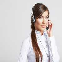 خرید و دانلود عکس پشتیبان تلفنی خانم برای تبلیغات خدمات مشتری | پیک فاکس | Pic Fox