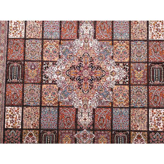 فرش ماشینی زمرد مشهد طرح خشتی مدل ترنج زمینه سورمه ای