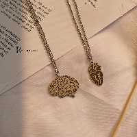 ست گردنبند استیل طرح قلب و مغز بسیار جذاب و ضد حساسیت و کیفیت ساخت بالا