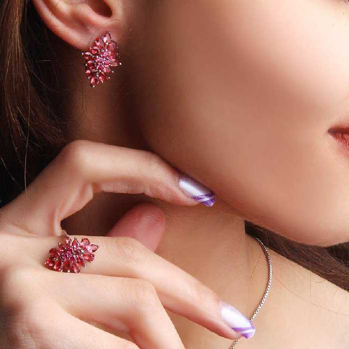 نیم ست زیبای جواهری نگین قرمز 
 عیار نقره 925