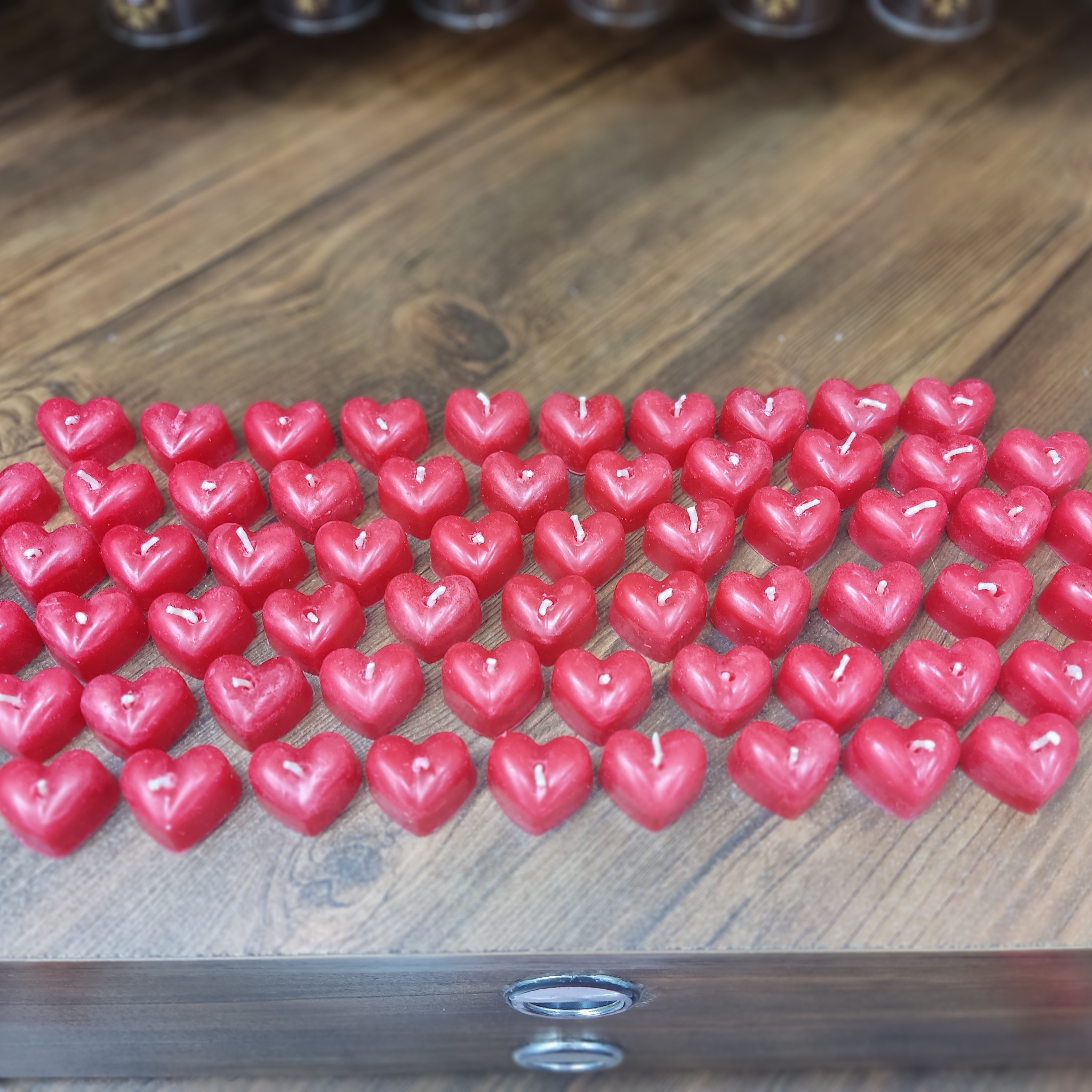 شمع قلب قرمز ولنتاینی شناور روی آب  بصورت پک 10 عددی در رنگ بندی دلخواه مشتریان 