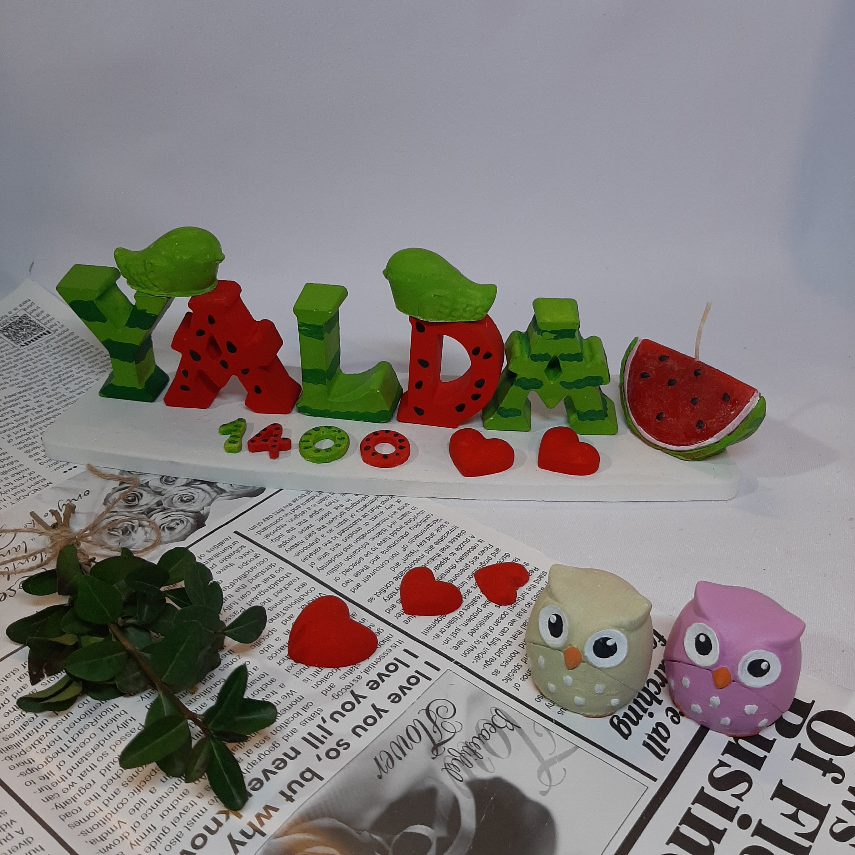 استند رومیزی یلدا طرح هندوانه به همراه شمع دکوری هندوانه