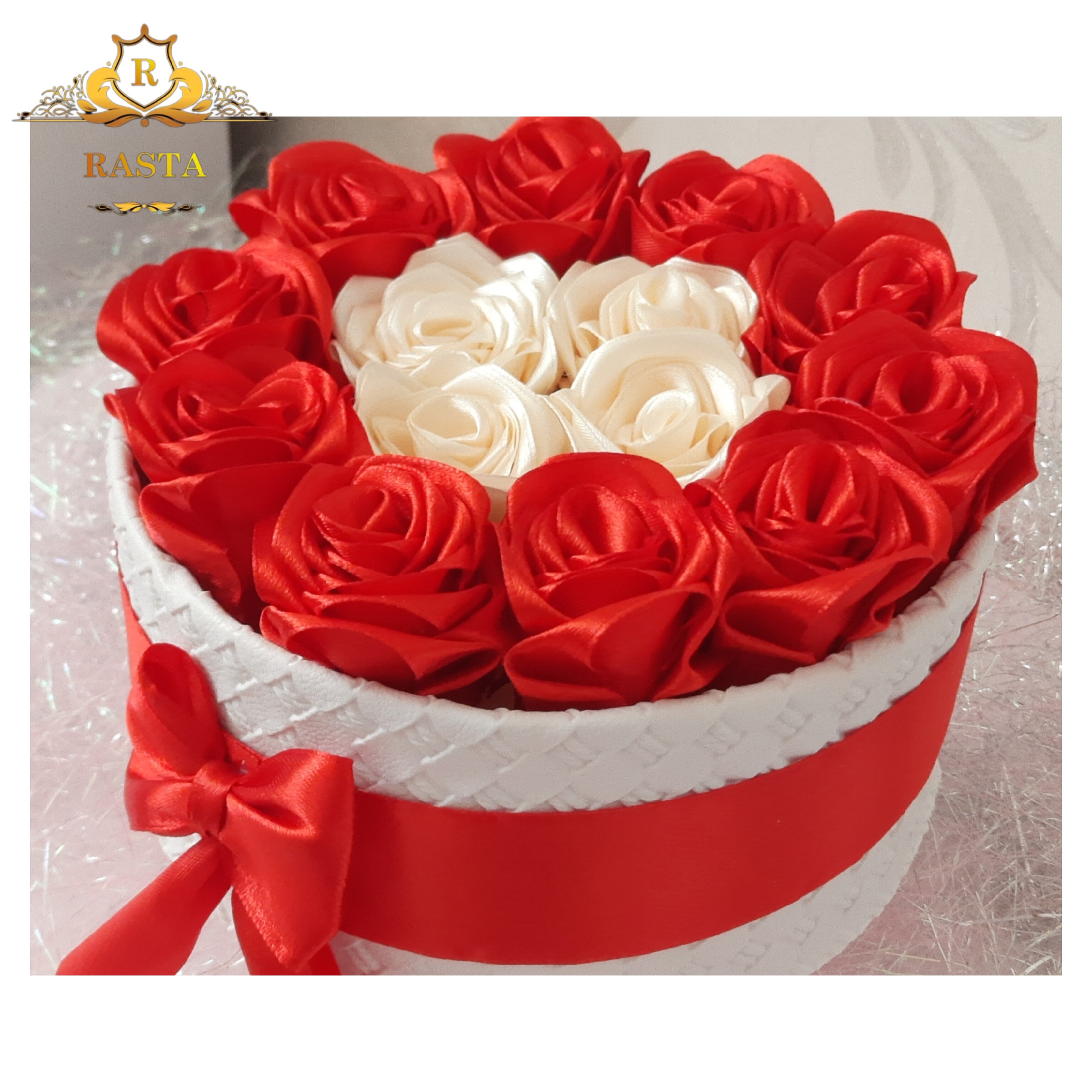 باکس گل رز روبانی قرمز سرخ 