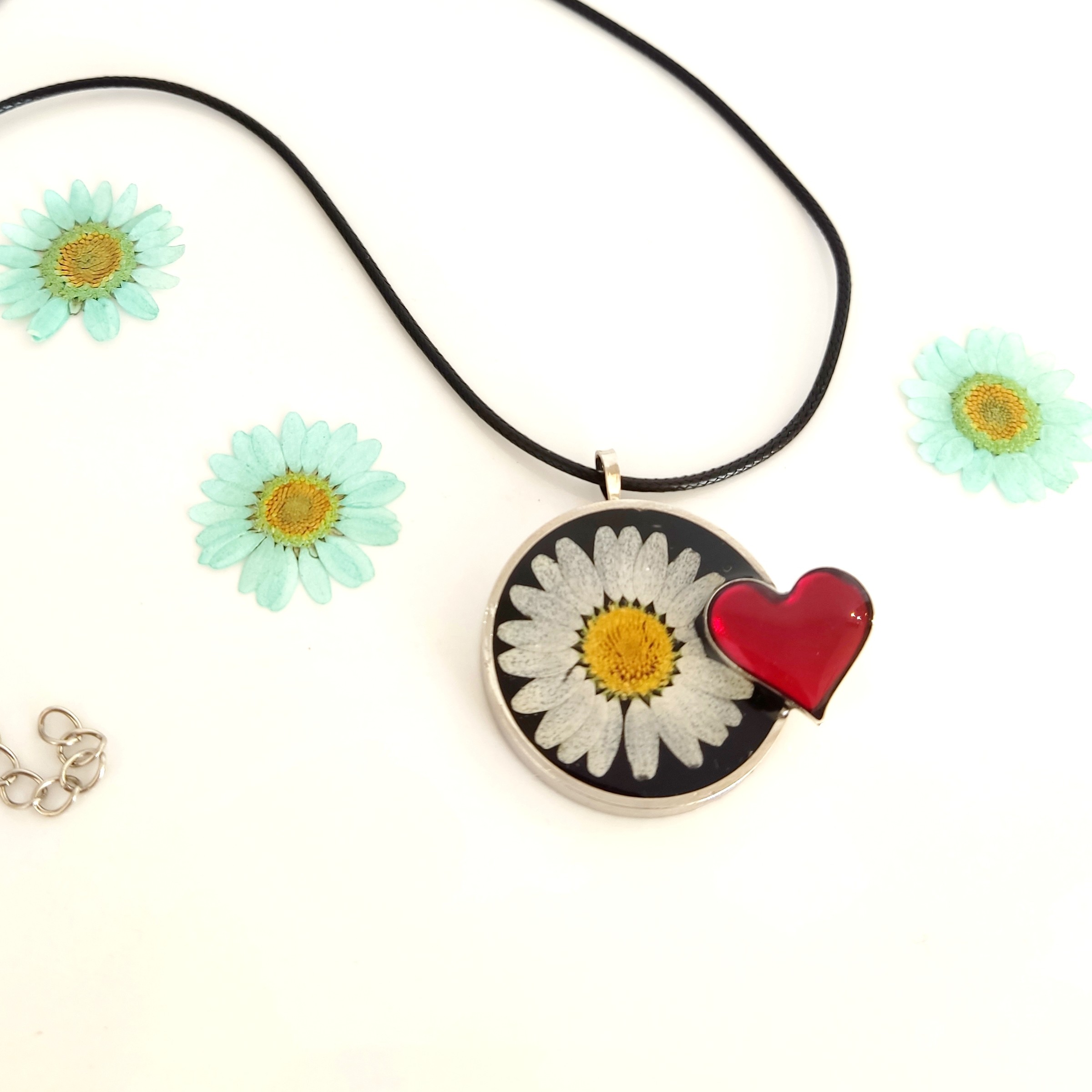 گردنبند رزینی بابونه سفید