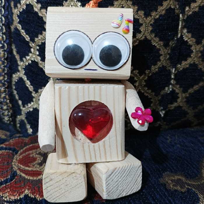 عروسک رباتی چوبی
