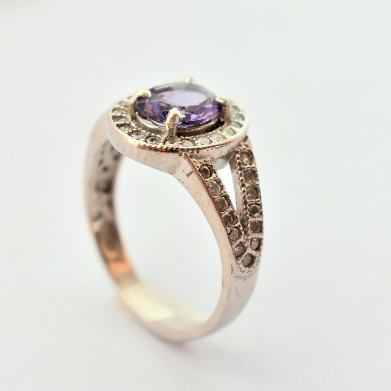 انگشتر نقره زنانه نگین بنفش آبکاری طلا سفید آقابزرگ کد4011