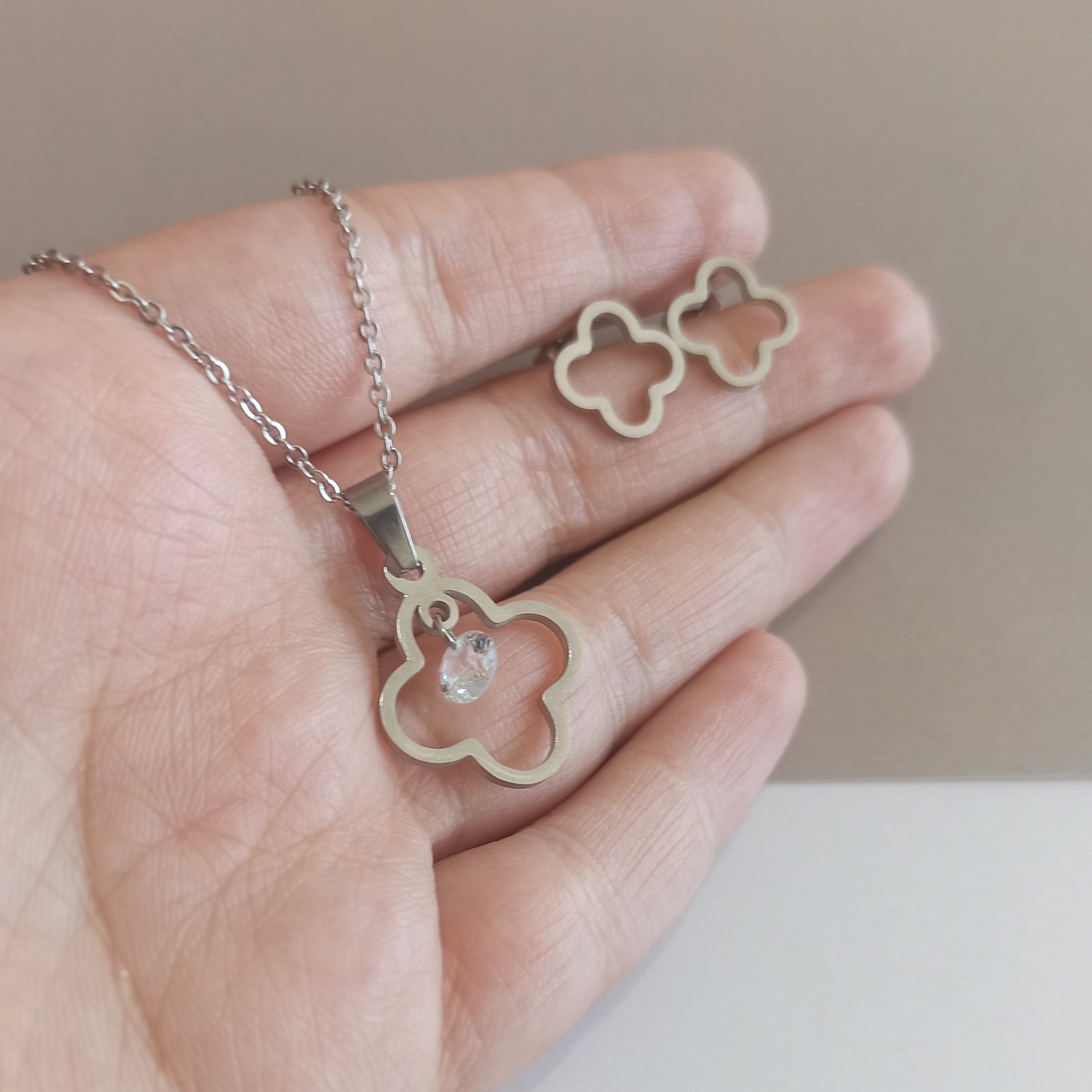 نیم ست خاص و زیبا ، رنگ نقره ای  ، استیل ، رنگ ثابت 