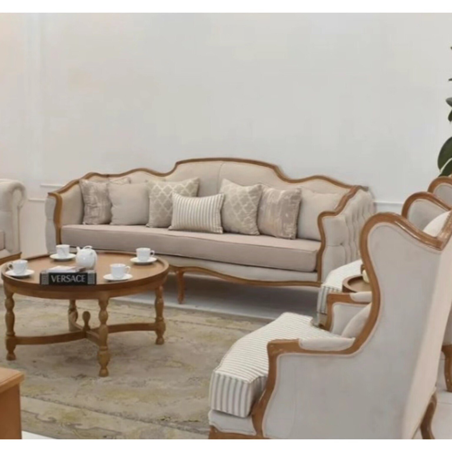 مدل فرانسوی. وزن 15 کیلو و طول 65. با پارچه درجه یک یزد با استحکام بالا .جنس چوب راش گرجستان با قالب اصل