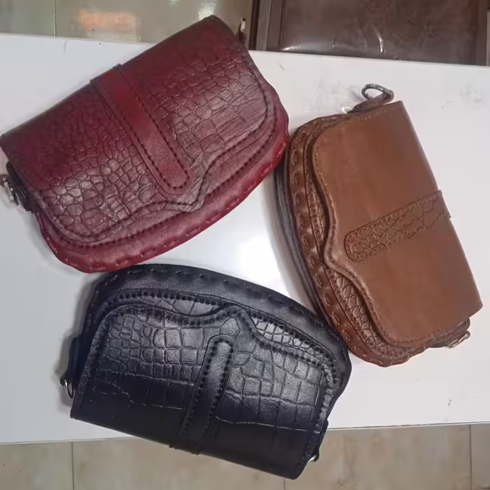 کیف دوشی چرم طبیعی گاوی دست دوز  کیف رودوشی زنانه ،کیف دوشی زنانه چرم کیف دوشی چرم