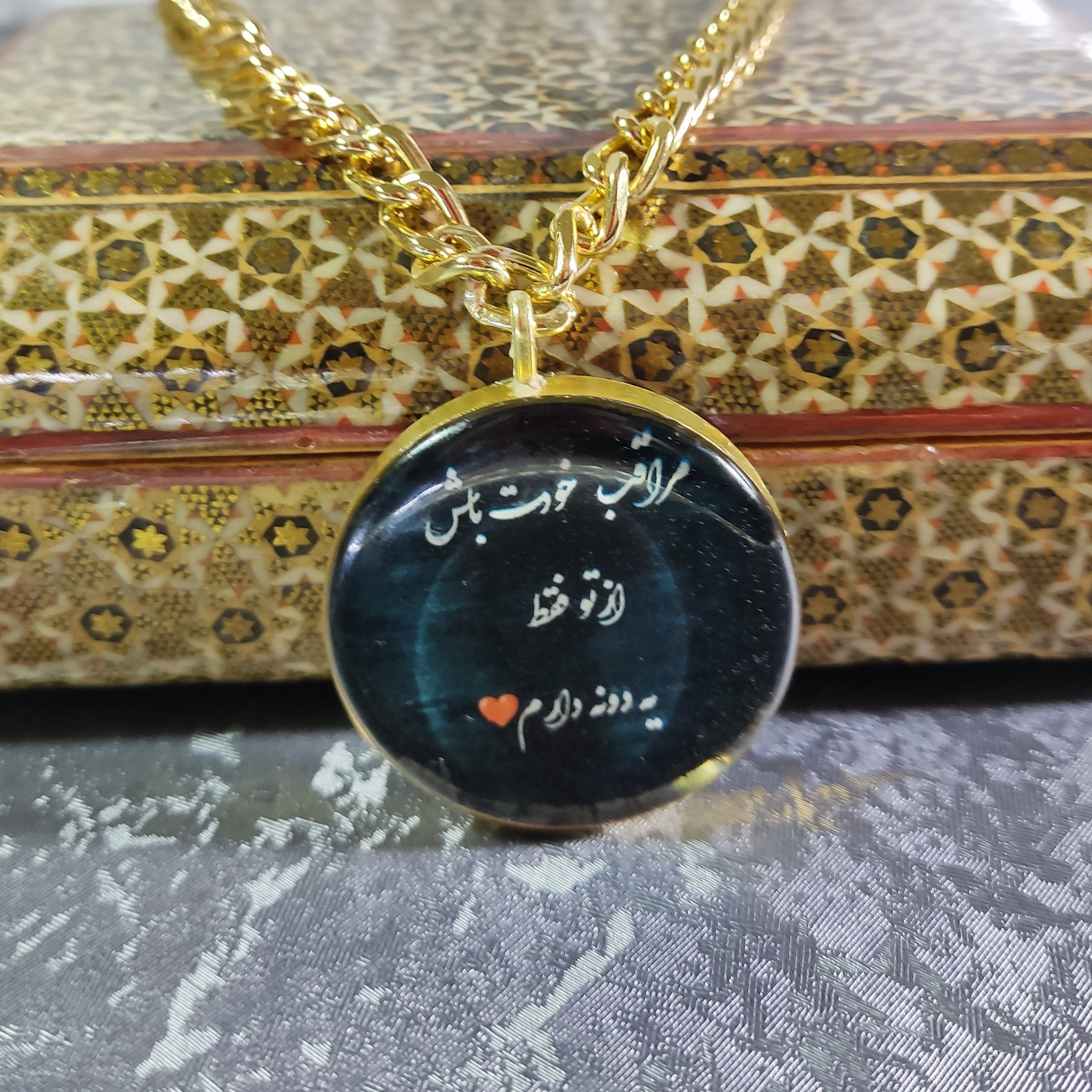 آویز ماشین طرح ونیکاد . قابل سفارش به صورت یک رو و دو رو . قابل سفارش با عکس طرح دلخواه 

