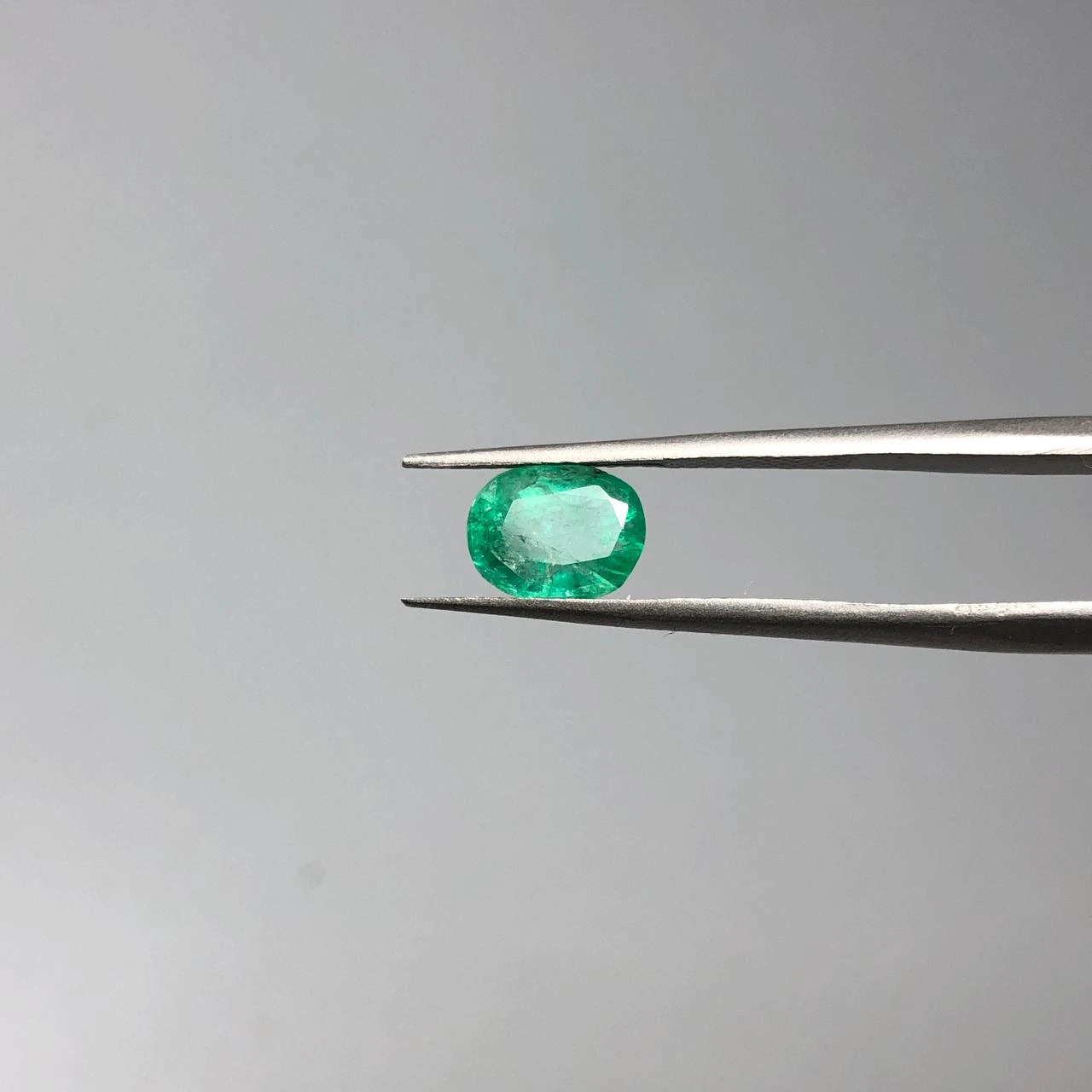 نگین زمرد معدنی با شناسنامه 250754