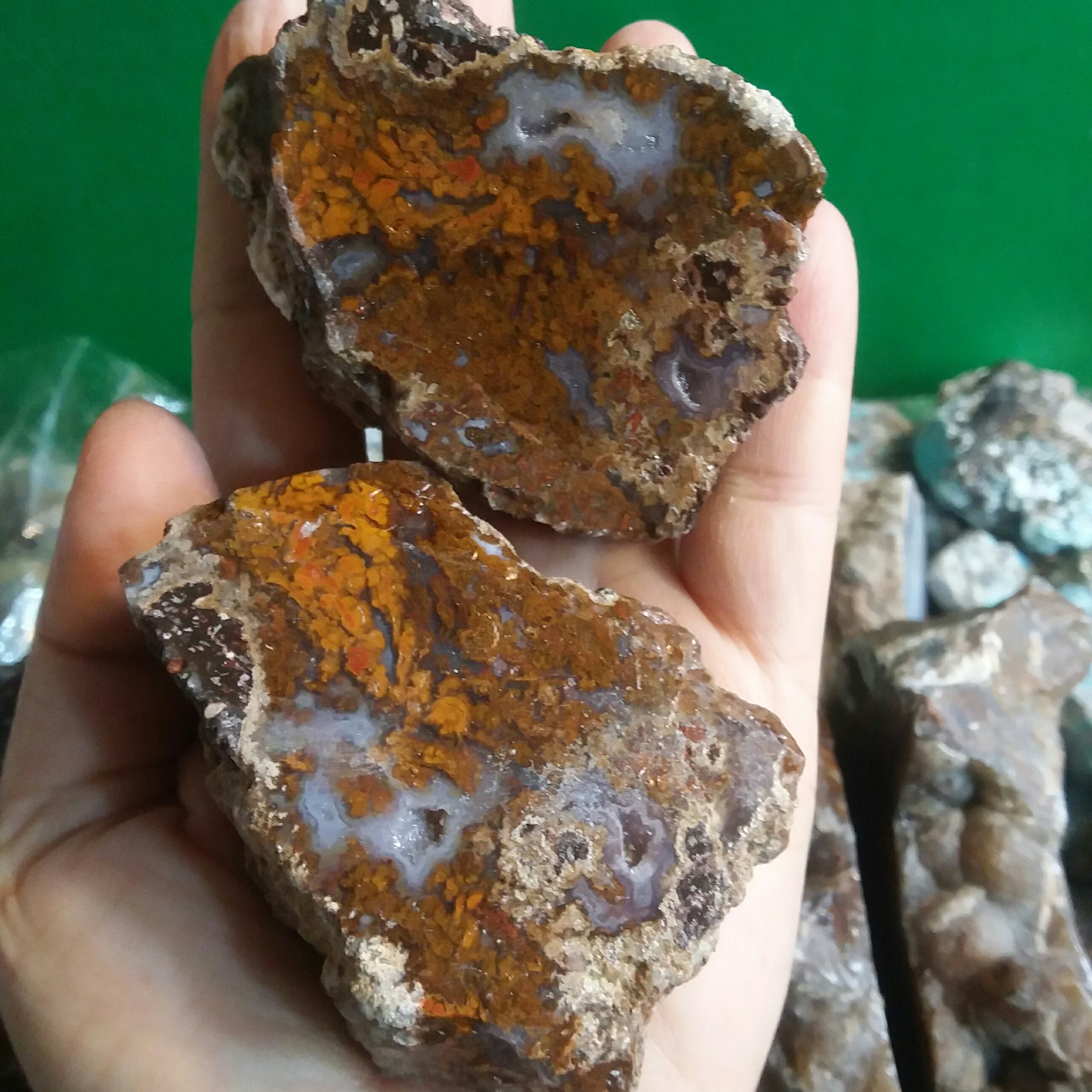 سنگ عقیق اصل منظره پاییزی فوق کلکسیونی مناسب ویترین مغاره یا دکور منزل با خواص بسیار سنگ عقیق 6 سانته