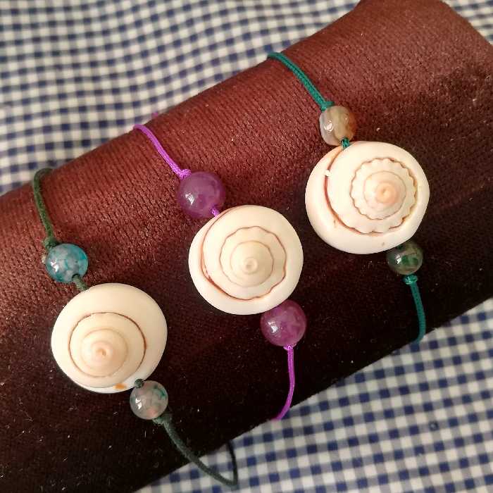 دستبند صدفی با بند قابل تنظیم