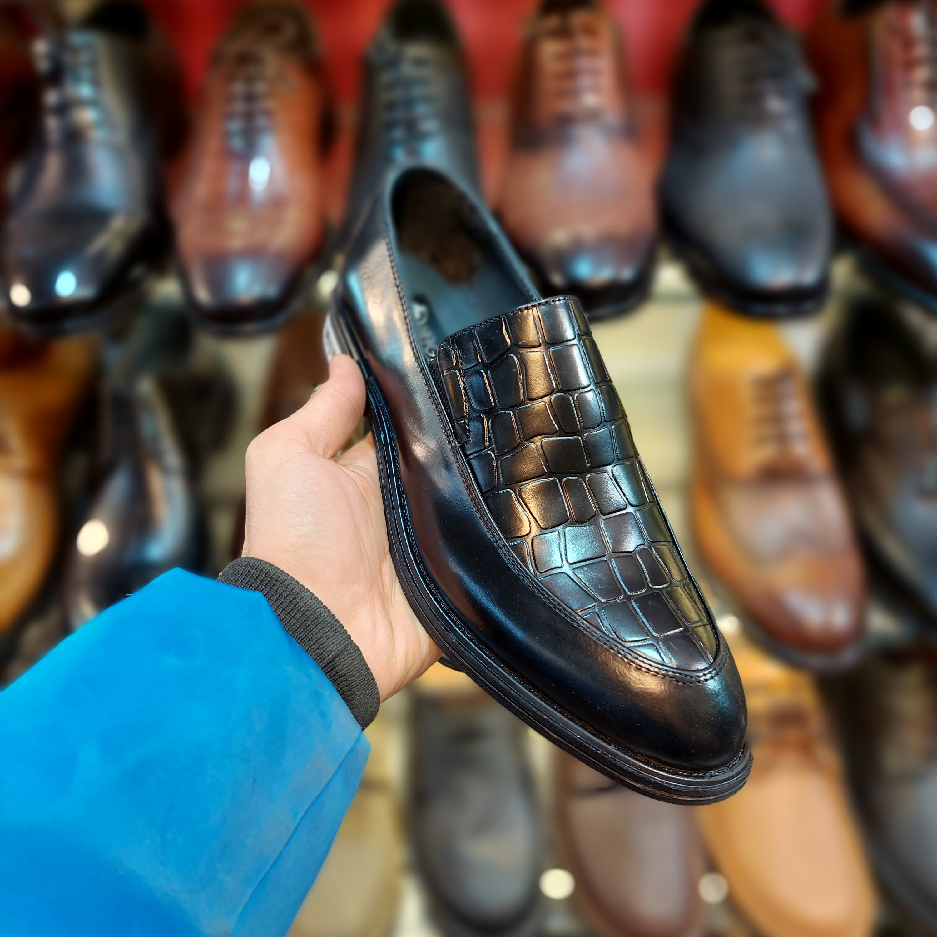 کفش مردانه تمام چرم جدید طرح کروکودیلی کاملا راحت و بدون بند 