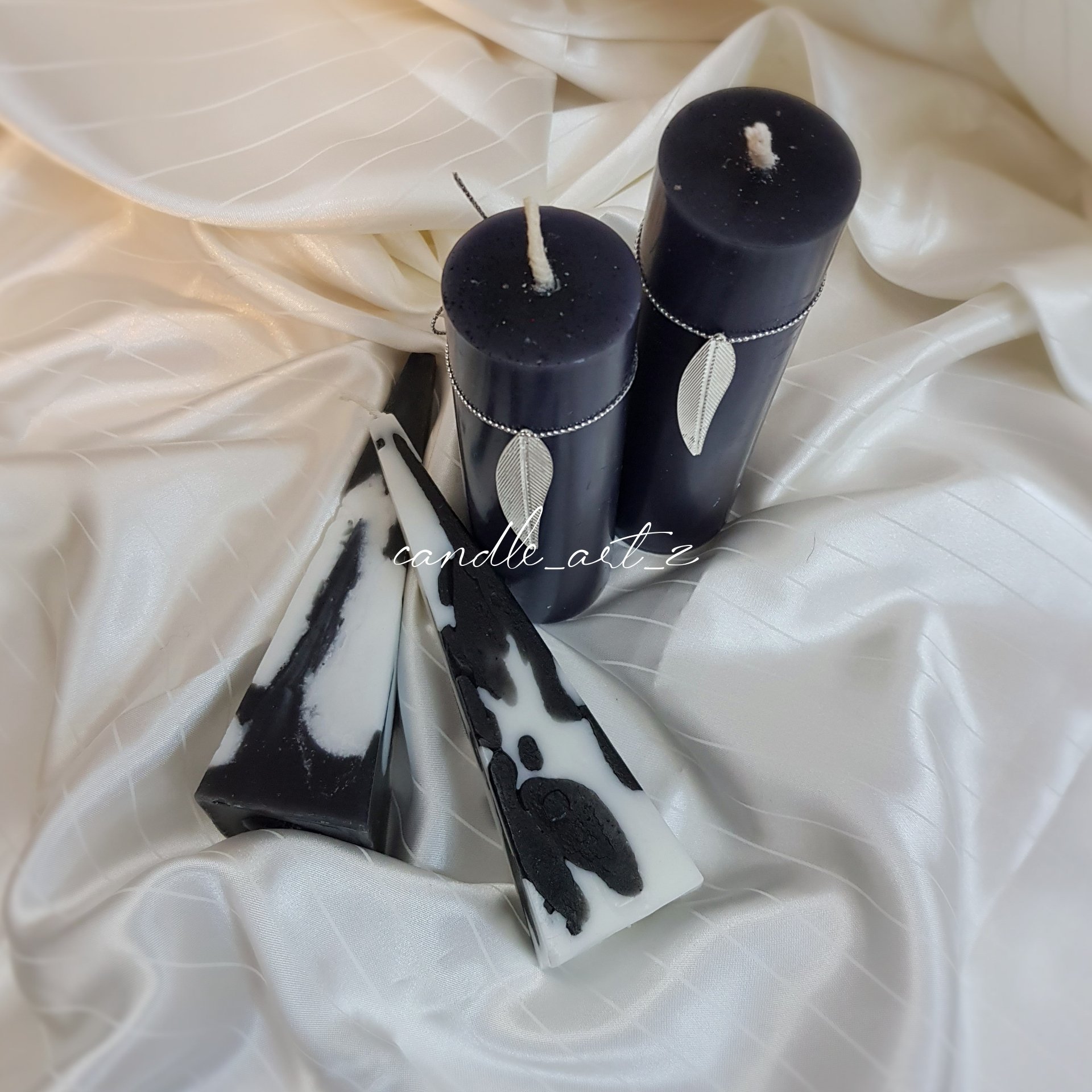 شمع سفید مشکی