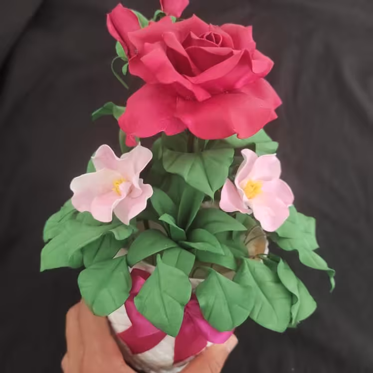 گلدان گل رز ونسترن